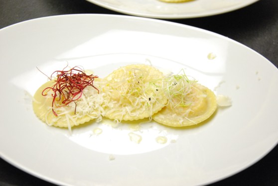 Raviolacci zucca e pastin spadellati con pomata di burro alla maggiorana