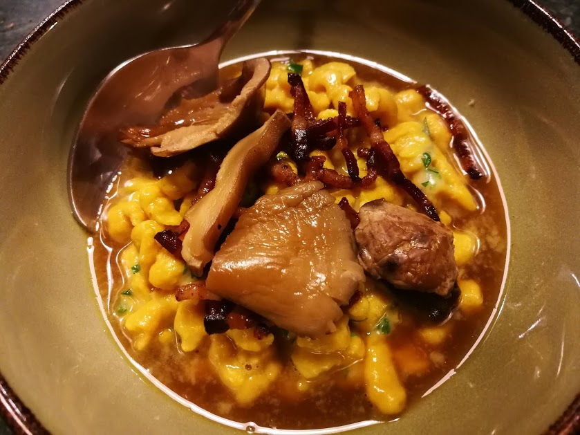 _spatzle_curcuma_rapa_rossa_brodo_pollo